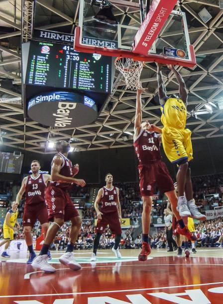 湖人更多依 湖人更多依